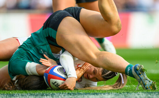 twickenham-uk-11th-apr-2026-england-v-ireland-womens-six-nations-allianz-stadium-twickenham-jess-breach-scores-a-try-for-england-picture-credit-mark-painalamy-live-news
