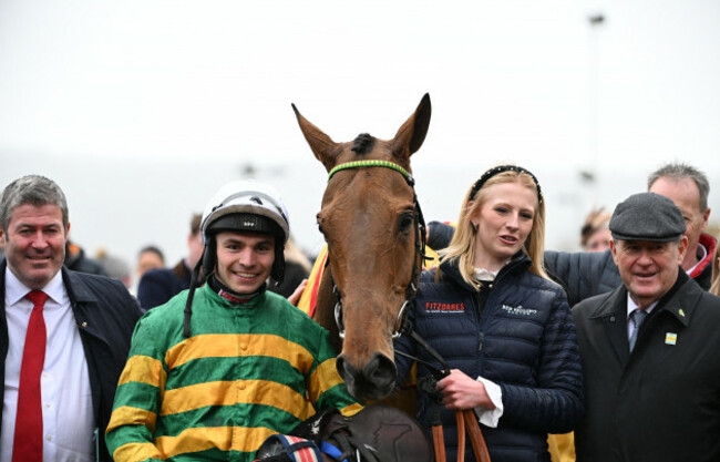 cheltenham-racecourse-cheltenham-gloucestershire-uk-12th-mar-2026-cheltenham-festival-horse-racing-day-three-ben-jones-riding-meetmebythesea-trained-by-jp-mcmanus-with-the-winning-party-after