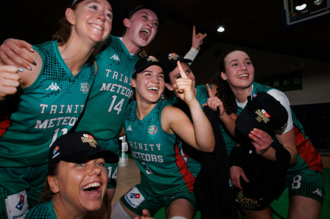 trinity-meteors-celebrate-winning