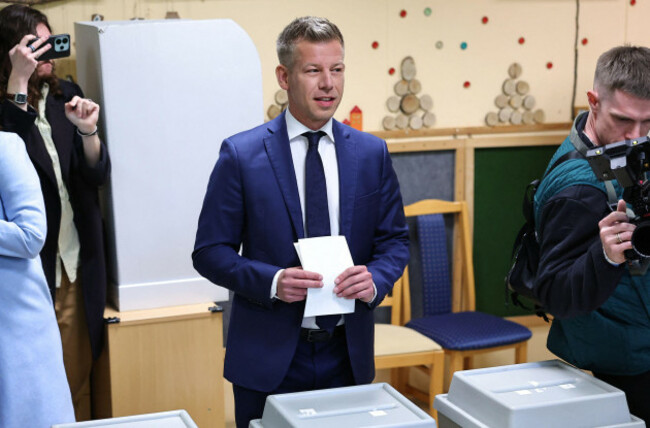 budapest-hungary-12th-apr-2026-peter-magyar-leader-of-hungarys-opposition-party-tisza-casts-his-ballot-at-a-polling-station-in-budapest-hungary-april-12-2026-hungarys-parliamentary-electio