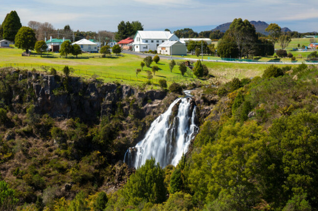 waratah-falls-waratah-tasmania-australia