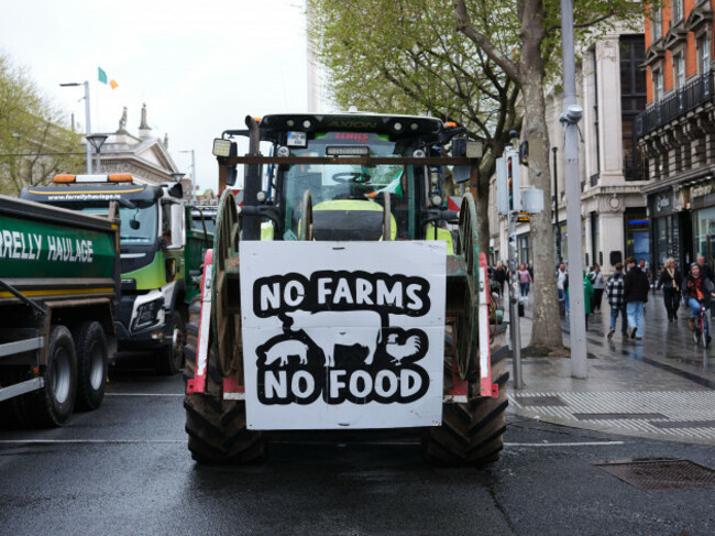 vehicles-parked-on-oconnell-street-in-dublin-as-protestors-take-part-in-a-day-of-a-national-fuel-protest-in-dublin-city-ireland