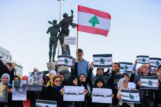 beirut-beirut-lebanon-13th-apr-2026-lebanese-protesters-gather-in-martyrs-square-in-central-beirut-to-reject-direct-negotiations-with-israel-demonstrators-express-firm-opposition-to-any-form-of
