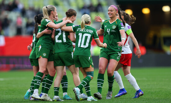 emily-murphy-celebrates-with-denise-osullivan-and-caitlin-hayes-after-she-scores-her-sides-1st-goal-of-the-match