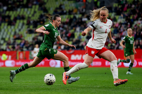 abbie-larkin-in-action-with-paulina-dudek