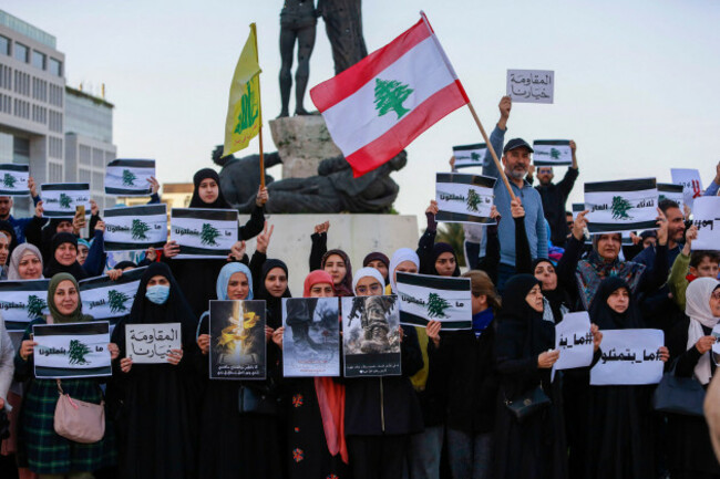 beirut-beirut-lebanon-13th-apr-2026-lebanese-protesters-gather-in-martyrs-square-in-central-beirut-to-reject-direct-negotiations-with-israel-demonstrators-express-firm-opposition-to-any-form-of