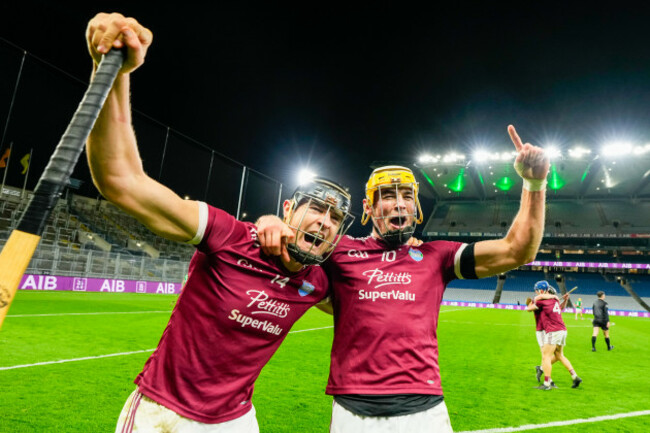 barry-oconnor-and-jack-oconnor-celebrates-at-full-time