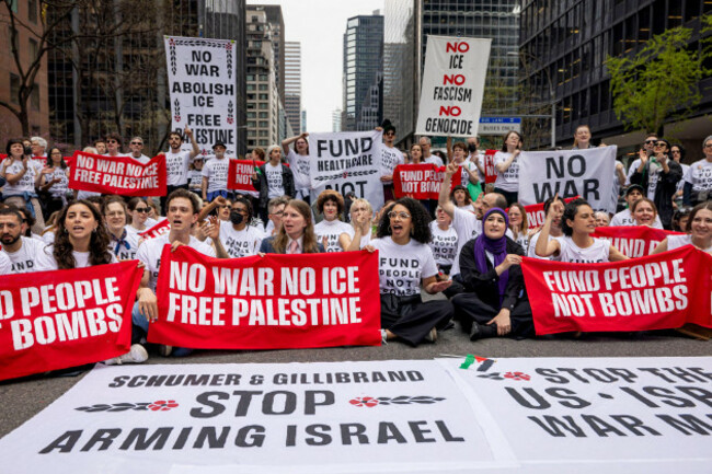 new-yotk-united-states-13th-apr-2026-members-from-the-organization-jewish-voice-for-peace-along-with-over-a-dozen-affinity-groups-block-the-entrance-outside-the-offices-of-u-s-senate-minority