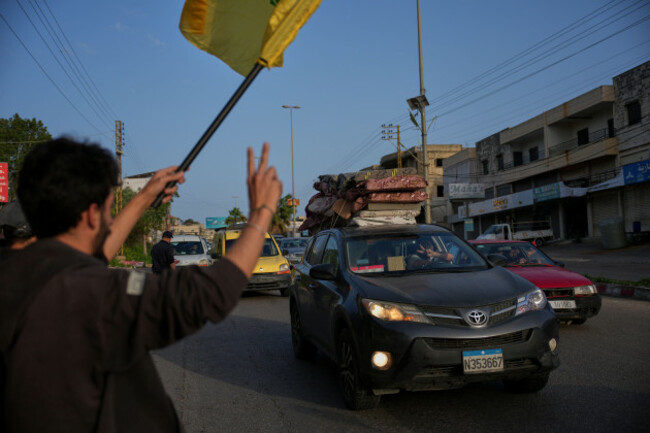 displaced-residents-drive-back-to-their-villages-as-locals-wave-hezbollah-flags-following-a-ceasefire-between-israel-and-hezbollah-in-zefta-southern-lebanon-friday-april-17-2026-ap-photohassan