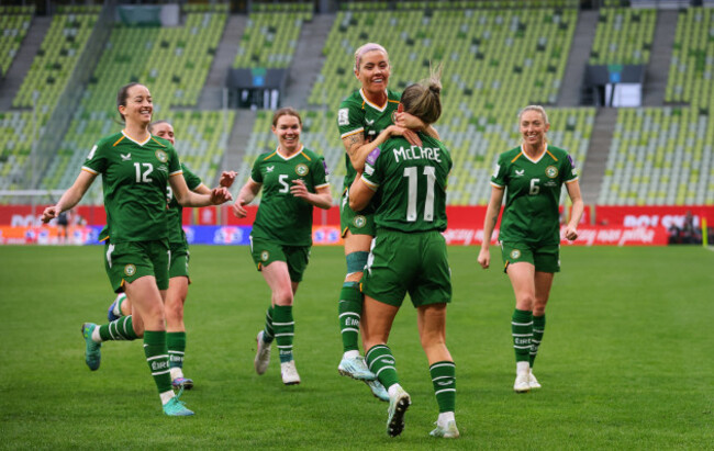 katie-mccabe-celebrates-with-team-mates-after-she-scores-her-sides-2nd-goal-of-the-match
