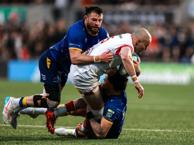 jacob-stockdale-tackled-by-joshua-kenny-and-robbie-henshaw