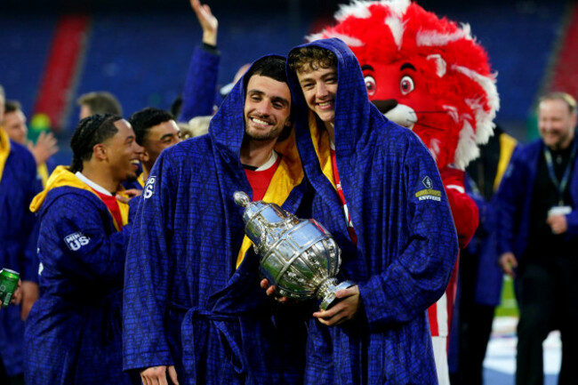 rotterdam-troy-parrott-of-az-alkmaar-sven-mijnans-of-az-alkmaar-after-the-20252026-knvb-bekerfinale-the-match-is-set-between-az-alkmaar-and-nec-nijmegen-at-de-kuip-on-19-april-2026-in-rotterdam