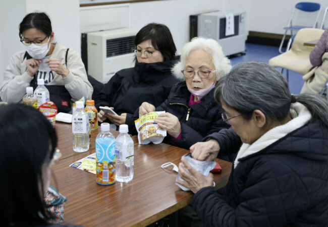 local-people-evacuate-to-community-center-after-a-tsunami-warning-is-issued-due-to-massive-earthquake-in-hidaka-town-hokkaido-prefecture-on-april-20-2026-around-453-pm-on-the-same-day-the-earthqu