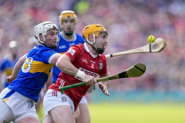 niall-oleary-in-action-against-darragh-mccarthy