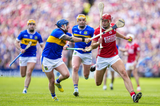 brian-hayes-is-tackled-by-willie-connors