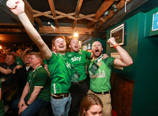 183 SKY Irish Soccer Fans_90745500