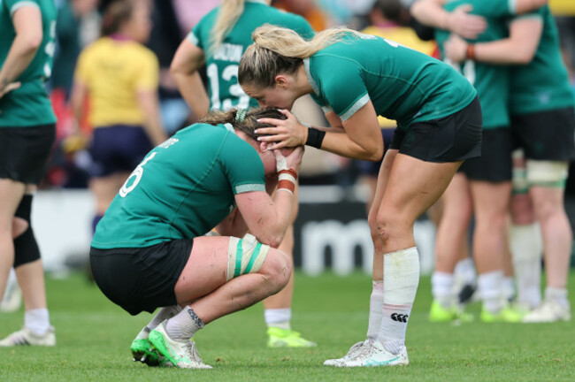 fiona-tuite-and-stacey-flood-dejected-after-the-match