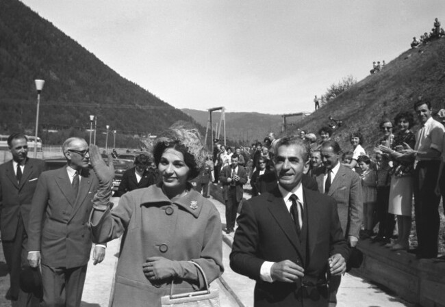 norway-on-may-27-1961-the-shah-of-persia-iran-with-queen-farah-diba-visits-norway-here-on-the-way-to-rjukan-the-ferry-storegut-will-bring-them-over-tinnoset-there-were-red-carpet-flag-and-h