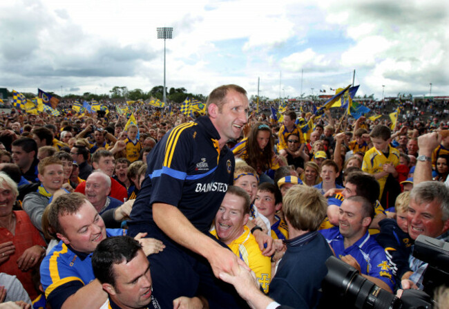 fergal-odonnell-celebrates-with-supporters