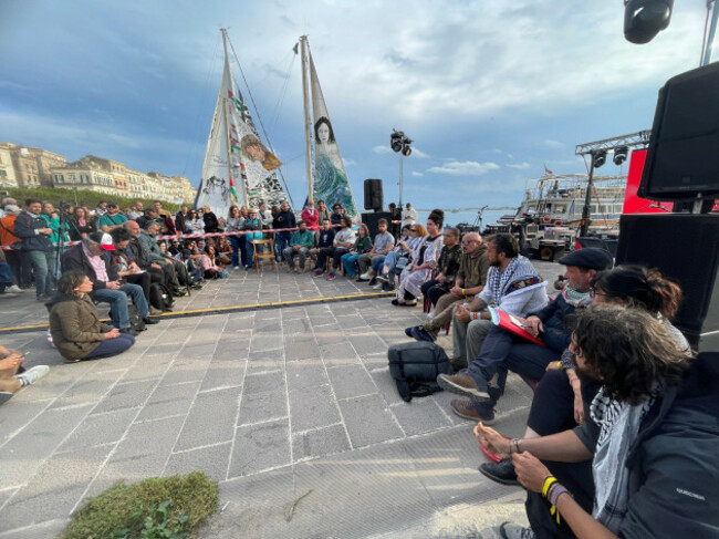 siracusa-italia-23rd-apr-2026-conferenza-stampa-dela-global-sumud-flotilla-si-prepara-alla-partenza-verso-gaza-a-siracusa-italia-23-aprile-2026-foto-sebastiano-diamantelapresse-press-confere