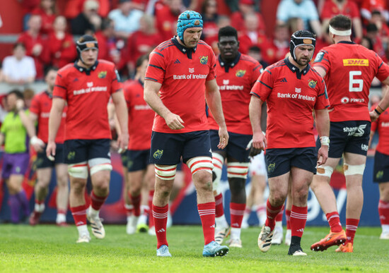 tadhg-beirne-dejected-after-his-side-concede-a-try