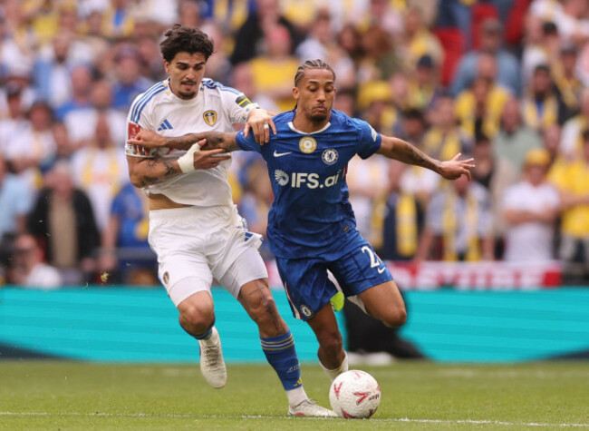 london-uk-26th-apr-2026-pascal-struijk-of-leeds-united-l-tussles-with-joao-pedro-of-chelsea-r-during-the-chelsea-vs-leeds-united-fa-cup-semi-final-match-at-wembley-stadium-london-picture-cre