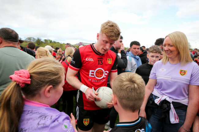 adam-crimmins-signing-autographs-after-the-game