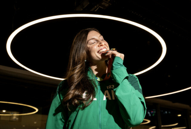 kate-oconnor-arrives-home