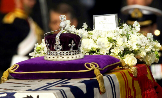 file-the-koh-i-noor-or-mountain-of-light-diamond-set-in-the-maltese-cross-at-the-front-of-the-crown-made-for-britains-late-queen-mother-elizabeth-is-seen-on-her-coffin-along-with-her-persona