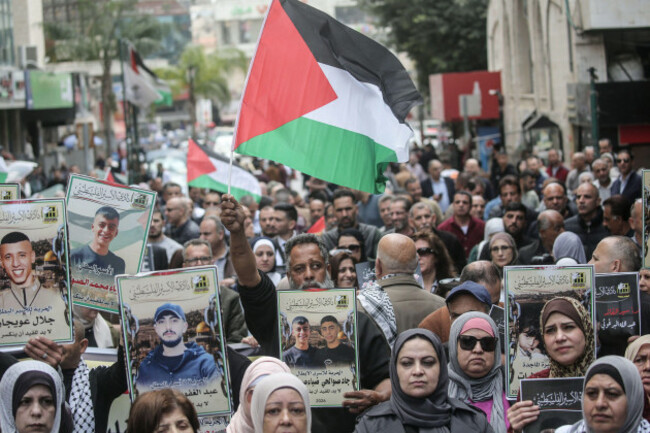 nablus-west-bank-palestine-19th-apr-2026-palestinian-protesters-carry-posters-of-palestinian-prisoners-during-a-demonstration-march-against-a-law-passed-by-the-knesset-that-imposes-the-death-pena