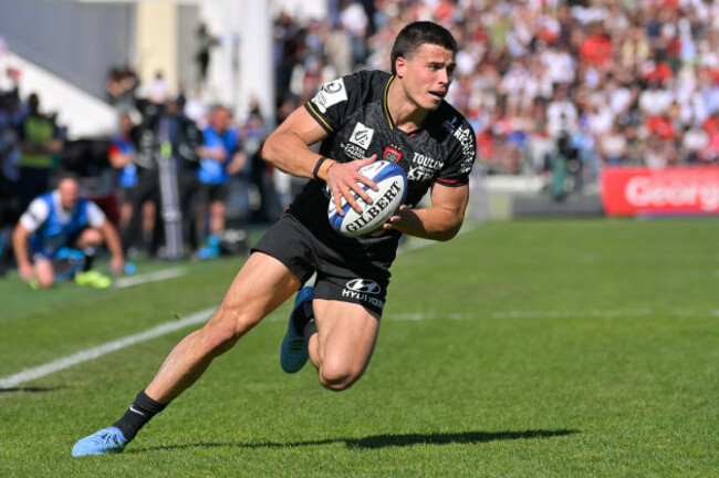gael-drean-runs-in-to-score-his-sides-second-try-of-the-match