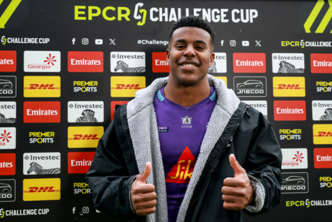 immanuel-feyi-waboso-is-awarded-the-player-of-the-match