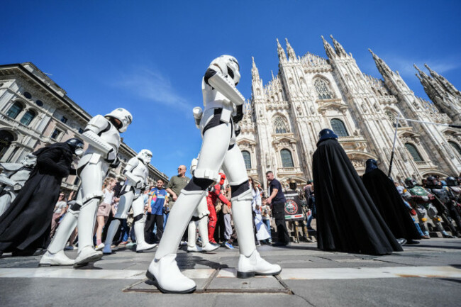 milano-italia-02nd-may-2026-star-wars-day-parata-di-cosplayer-di-guerre-stellari-in-piazza-duomo-per-il-4-maggio-milano-italy-may-2-2026-photo-claudio-furlanlapresse-star-wars-day-a-parad