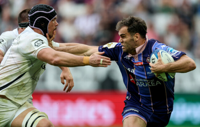 damian-penaud-fends-off-quinn-roux