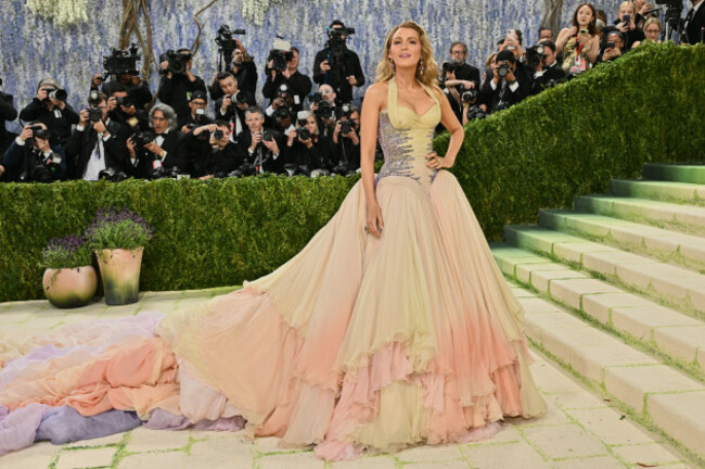 blake-lively-arrives-at-the-metropolitan-museum-of-arts-costume-institute-benefit-gala-celebrating-the-opening-of-the-costume-art-exhibition-on-monday-may-4-2026-in-new-york-photo-by-evan-agos