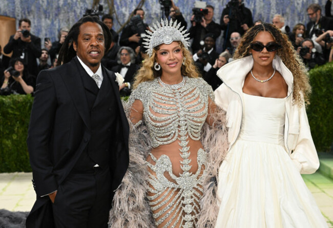 new-york-usa-may-4th-2026-jay-z-beyonce-and-blue-ivy-carter-attending-the-2026-met-gala-celebrating-the-opening-of-the-exhibition-costume-art-at-the-metropolitan-museum-of-art-credit-doug-pete