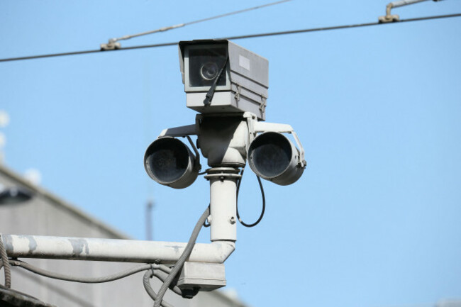 dublin-ireland-8th-april-2025-a-cctv-camera-over-liffey-street-in-dublin-city-centre-on-a-sunny-day