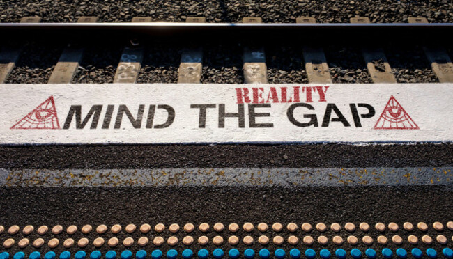 mind-the-reality-gap-graffiti-on-station-platform-all-seeing-eye-image-conspiracy-theory-illuminati-secret-society-qanon-g5-flat-earth-cults