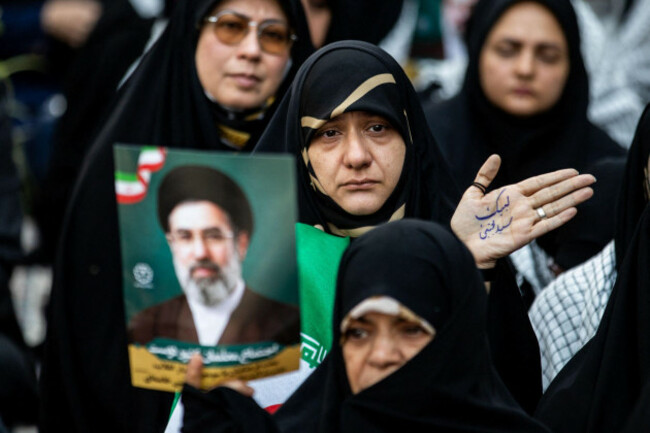 tehran-iran-6th-may-2026-pro-government-supporters-gather-on-shahid-keshvardoost-street-in-downtown-tehran-iran-during-a-state-organised-rally-amid-a-ceasefire-in-the-conflict-involving-iran-t