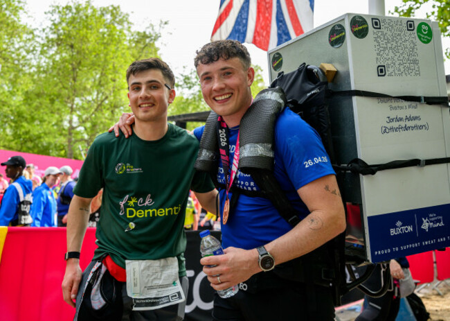 london-united-kingdom-april-26-jordan-adams-right-and-cian-adams-the-ftd-brothers-is-running-london-marathon-with-fridge-on-back-during-the-tcs-london-marathon-2026-at-the-mall-on-sunday-apri