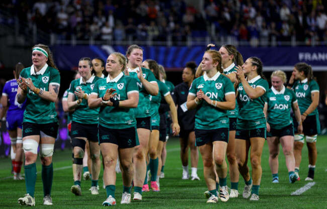 ireland-players-applaud-fans-after-the-match