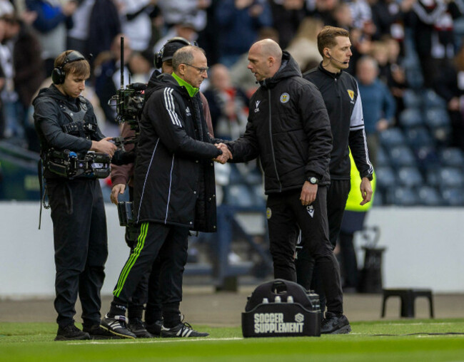 hampden-park-glasgow-uk-19th-apr-2026-scottish-cup-football-celtic-versus-st-mirren-celtic-interim-manager-martin-oneill-and-st-mirren-interim-manager-craig-mcleish-shake-hands-after-the-final