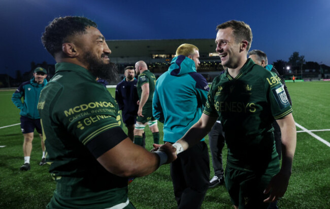 jack-carty-and-bundee-aki-celebrate-winning