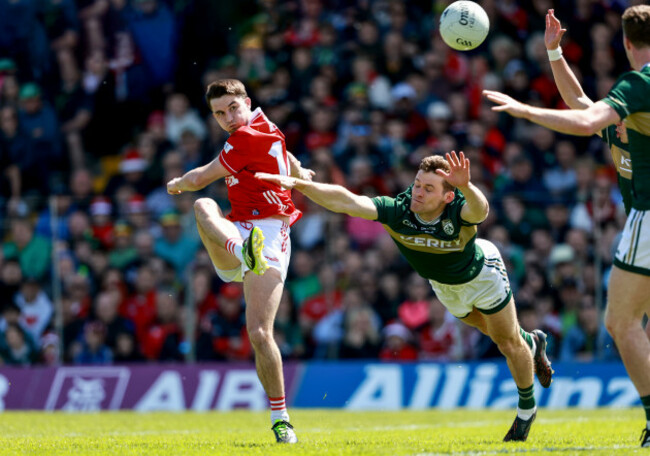 chris-0g-jones-kicks-gavin-white-attempts-to-block