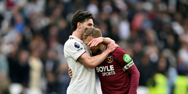 london-uk-10th-may-2026-jarrod-bowen-west-ham-and-declan-rice-arsenal-hug-at-the-end-of-the-game-during-the-west-ham-vs-arsenal-premier-league-match-at-the-london-stadium-stratford-this-image
