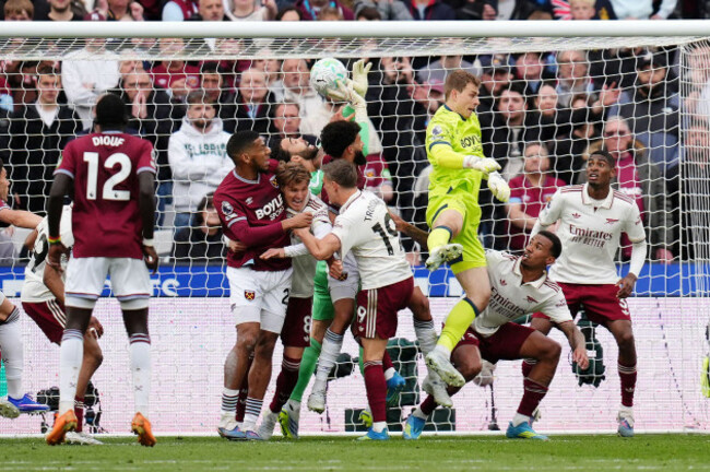 arsenal-goalkeeper-david-raya-centre-left-is-fouled-by-west-ham-uniteds-pablo-felipe-in-the-build-up-to-callum-wilson-disallowed-goal-during-the-premier-league-match-at-london-stadium-london-pict