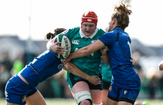 aoife-wafer-is-tackled-by-emma-stevanin