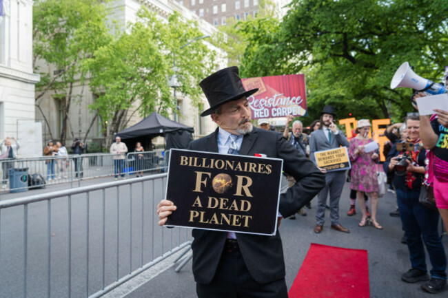 new-york-ciy-usa-04th-may-2026-local-activists-held-a-makeshift-fashion-gala-in-protest-of-the-met-gala-and-jeff-bezos-in-new-york-city-ny-may-4-2026-photo-by-steve-sanchezsipa-usa-credit