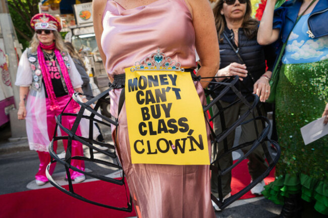 new-york-ciy-usa-04th-may-2026-local-activists-held-a-makeshift-fashion-gala-in-protest-of-the-met-gala-and-jeff-bezos-in-new-york-city-ny-may-4-2026-photo-by-steve-sanchezsipa-usa-credit
