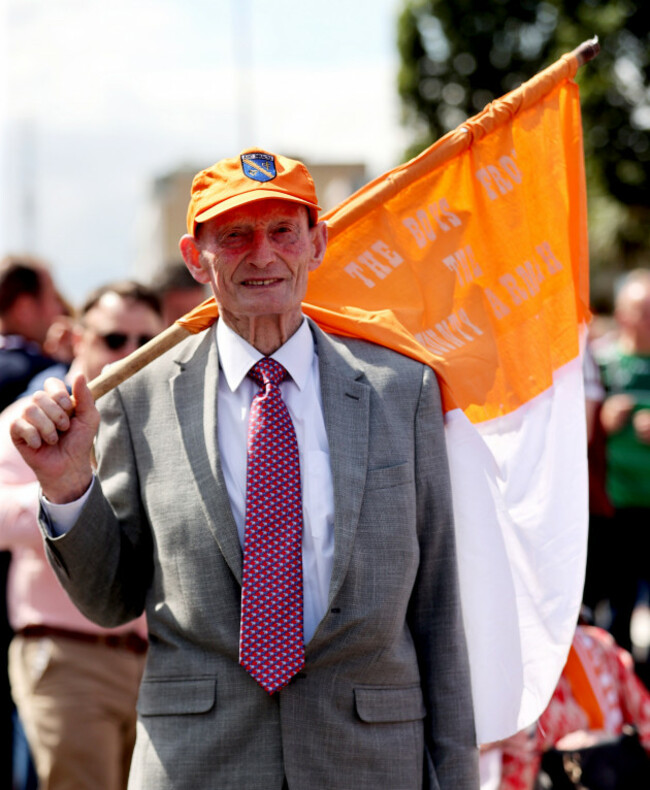 dominic-garvey-with-his-flag-from-the-1977-all-ireland-final